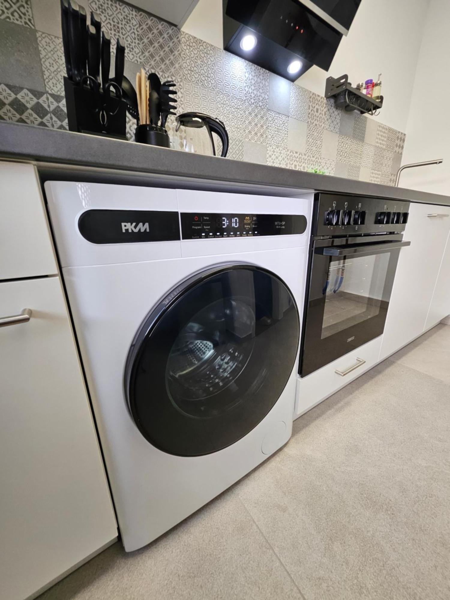 Modern Homes - Voll Ausgestatte Wohnung - Balkon - Hotelbetten - 4K Tv - Wlan Moers Bagian luar foto