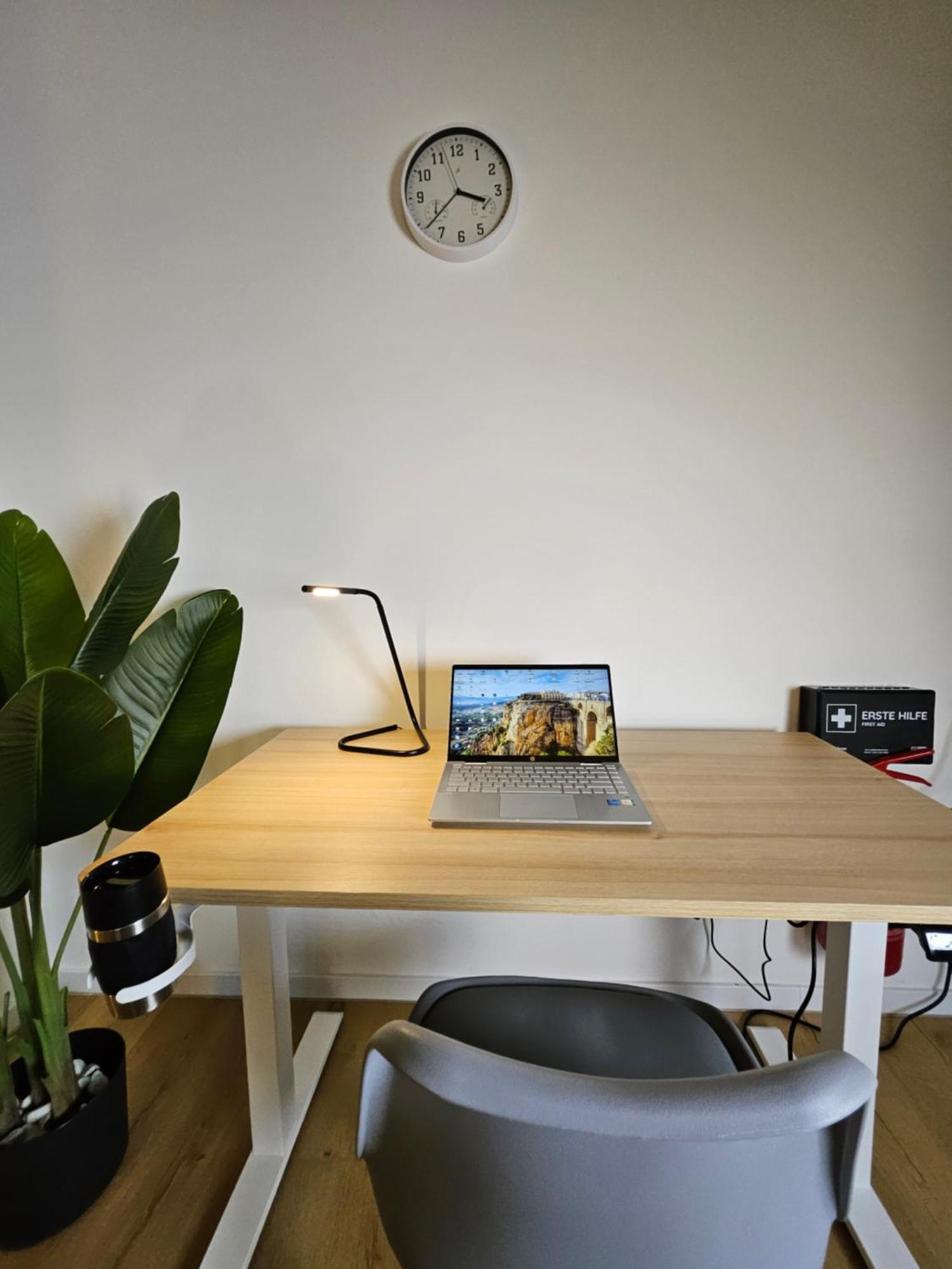 Modern Homes - Voll Ausgestatte Wohnung - Balkon - Hotelbetten - 4K Tv - Wlan Moers Bagian luar foto
