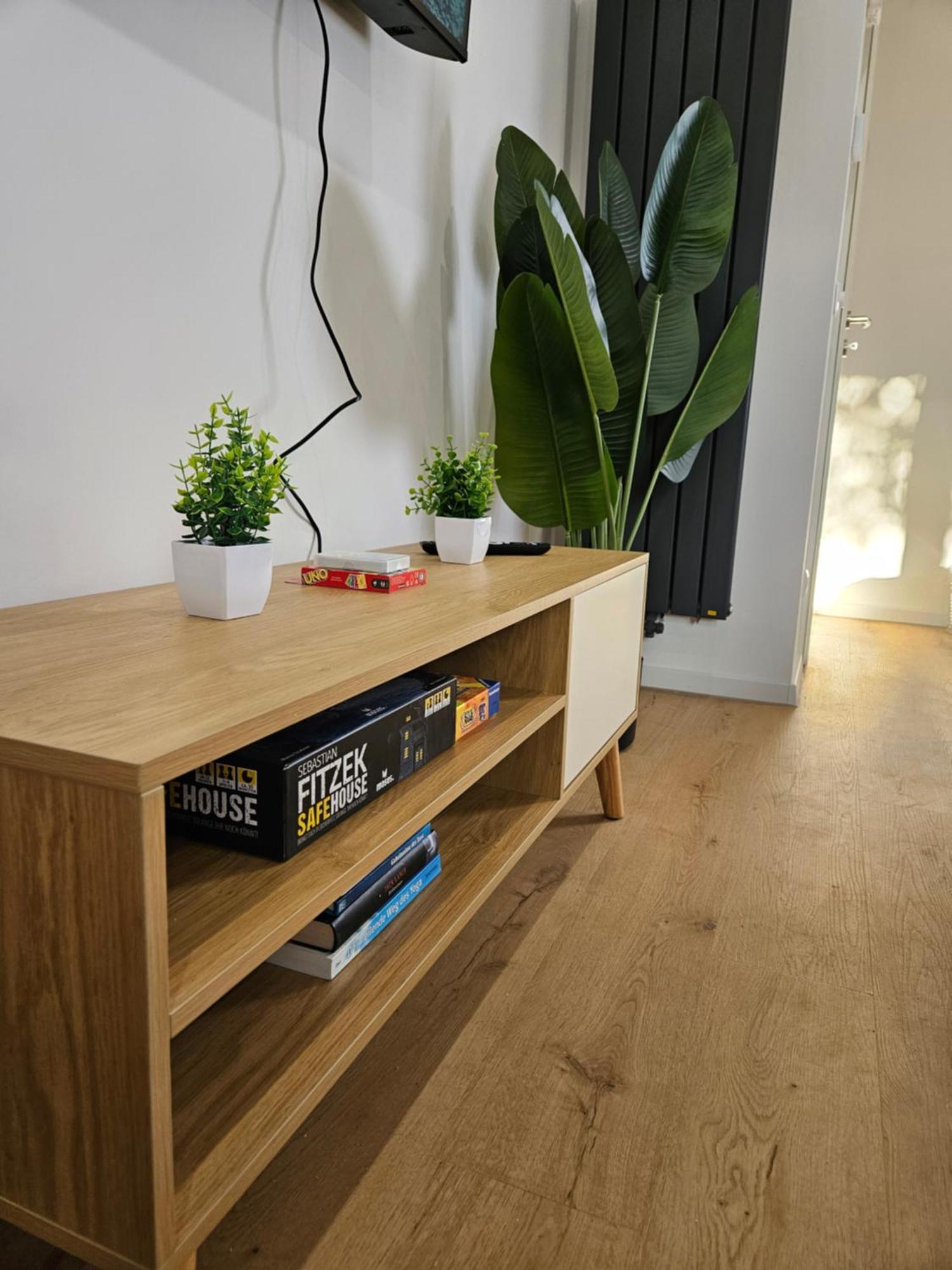 Modern Homes - Voll Ausgestatte Wohnung - Balkon - Hotelbetten - 4K Tv - Wlan Moers Bagian luar foto