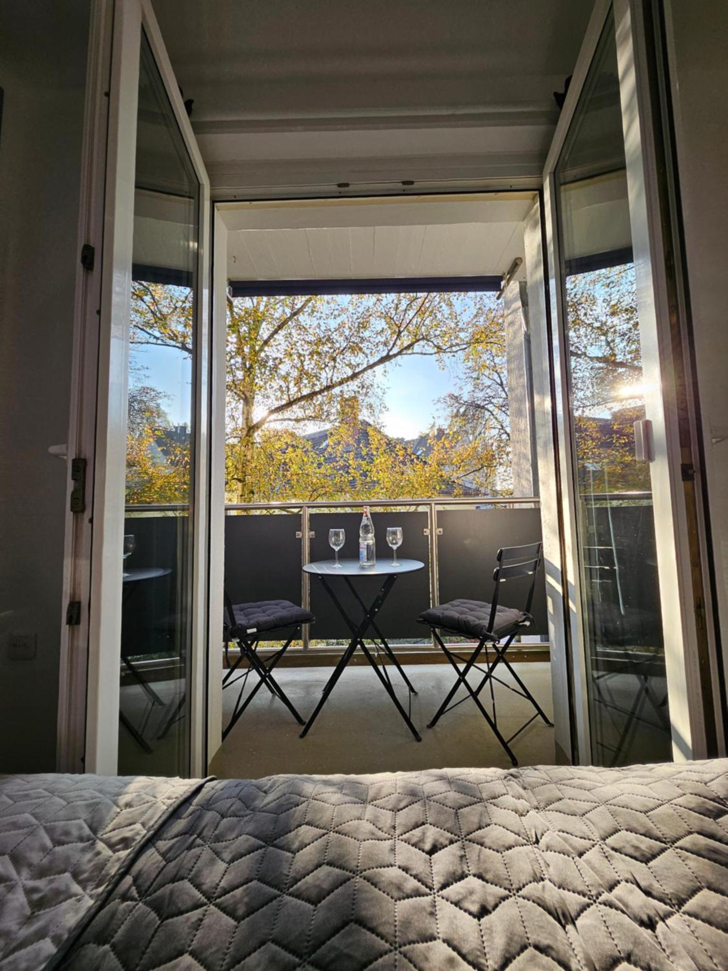 Modern Homes - Voll Ausgestatte Wohnung - Balkon - Hotelbetten - 4K Tv - Wlan Moers Bagian luar foto