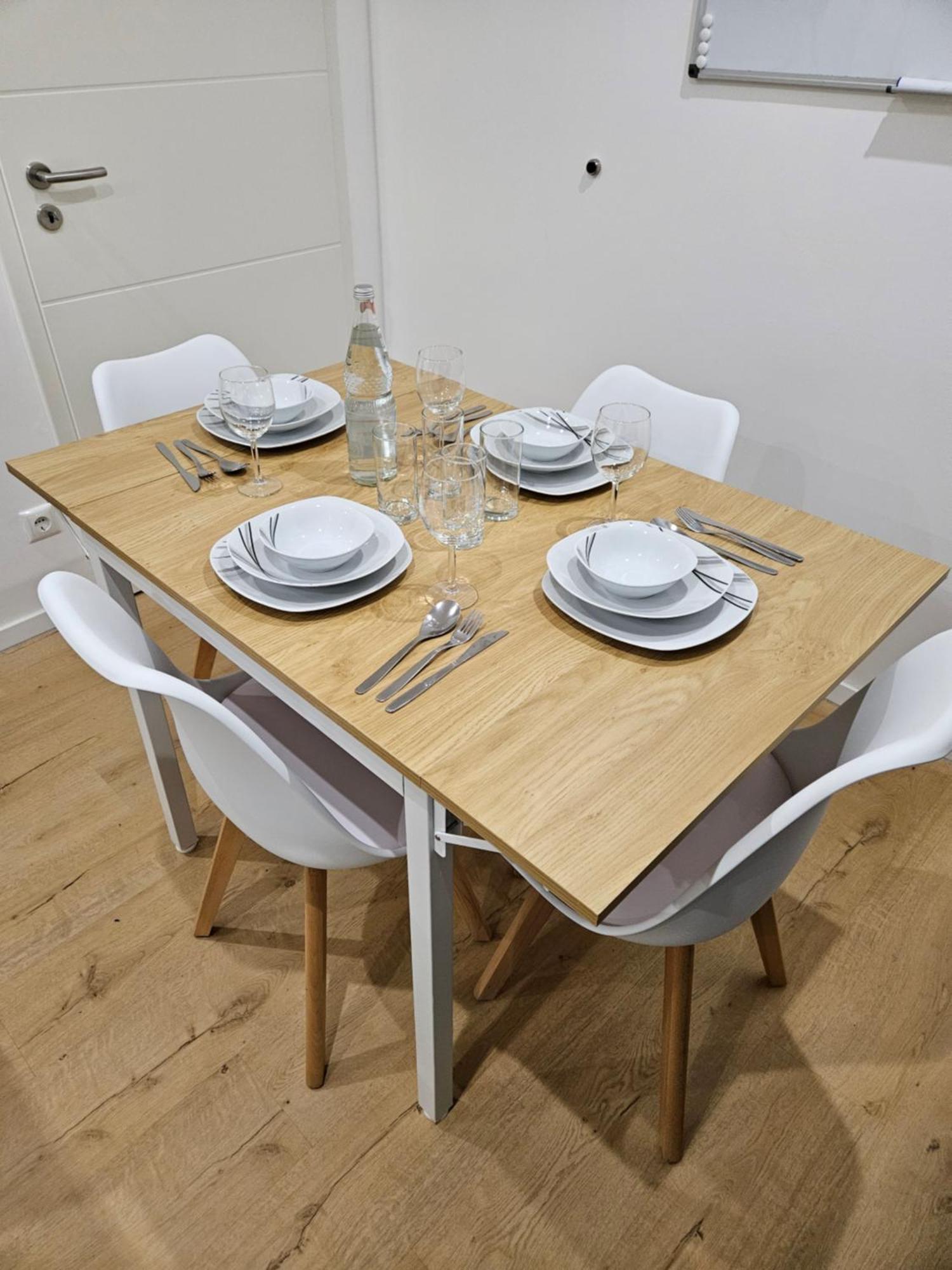 Modern Homes - Voll Ausgestatte Wohnung - Balkon - Hotelbetten - 4K Tv - Wlan Moers Bagian luar foto