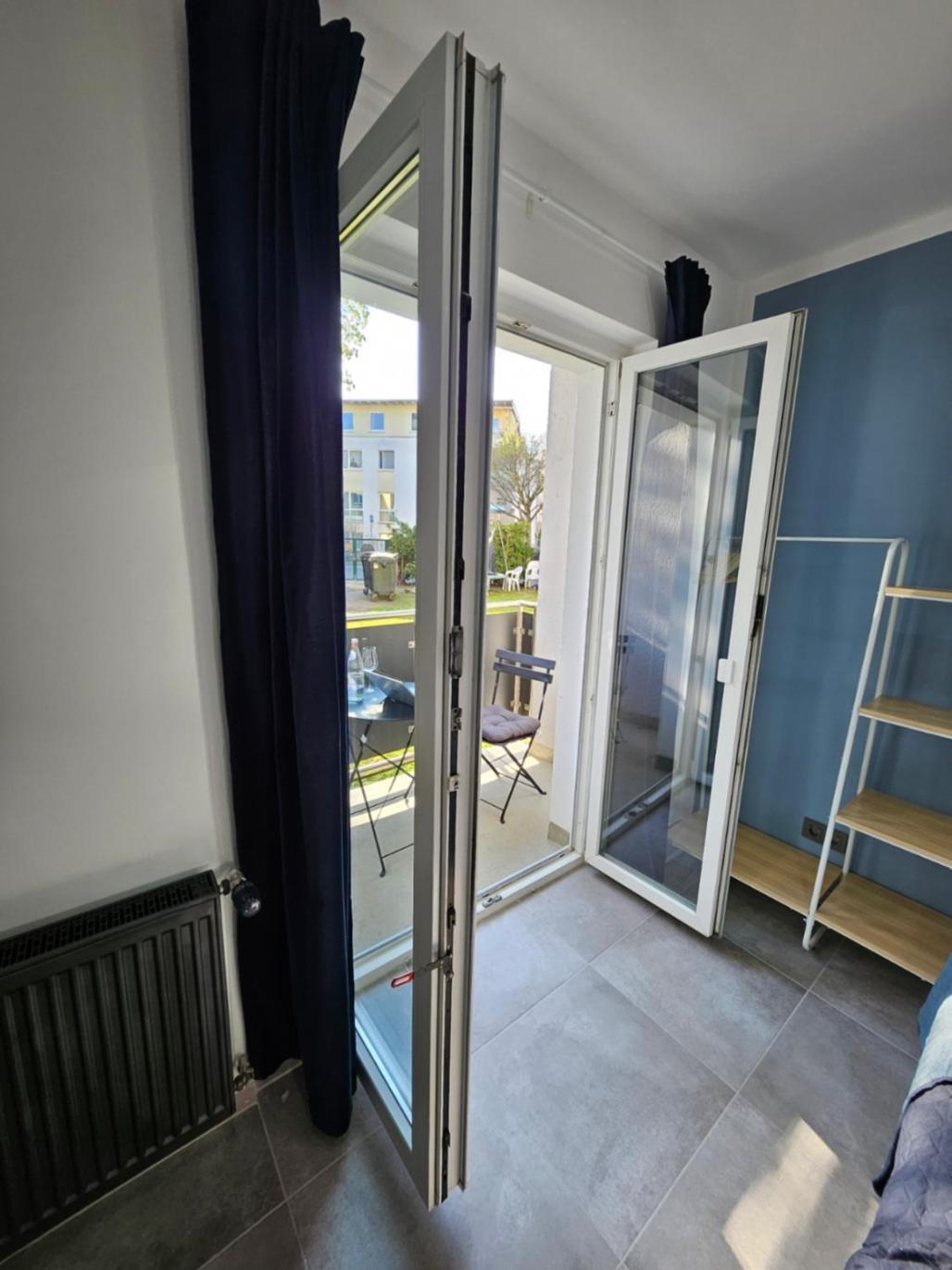 Modern Homes - Voll Ausgestatte Wohnung - Balkon - Hotelbetten - 4K Tv - Wlan Moers Bagian luar foto