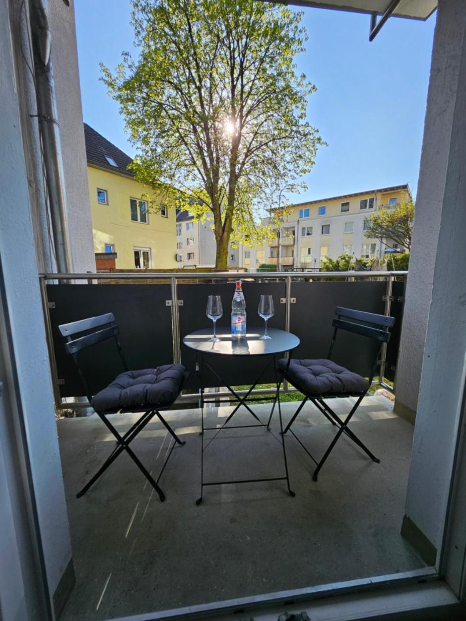 Modern Homes - Voll Ausgestatte Wohnung - Balkon - Hotelbetten - 4K Tv - Wlan Moers Bagian luar foto