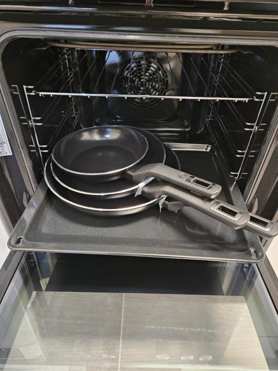 Modern Homes - Voll Ausgestatte Wohnung - Balkon - Hotelbetten - 4K Tv - Wlan Moers Bagian luar foto