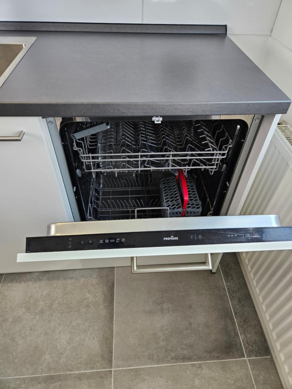 Modern Homes - Voll Ausgestatte Wohnung - Balkon - Hotelbetten - 4K Tv - Wlan Moers Bagian luar foto