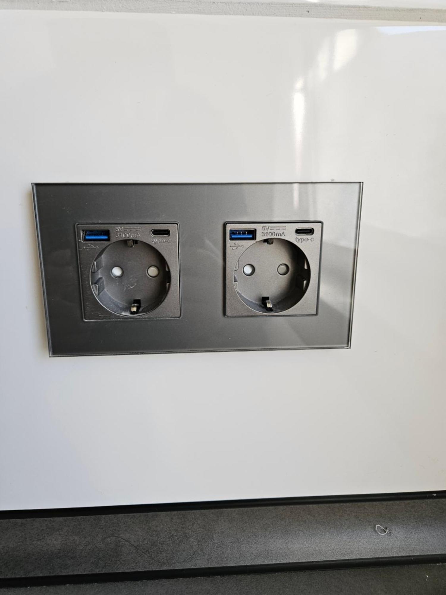 Modern Homes - Voll Ausgestatte Wohnung - Balkon - Hotelbetten - 4K Tv - Wlan Moers Bagian luar foto