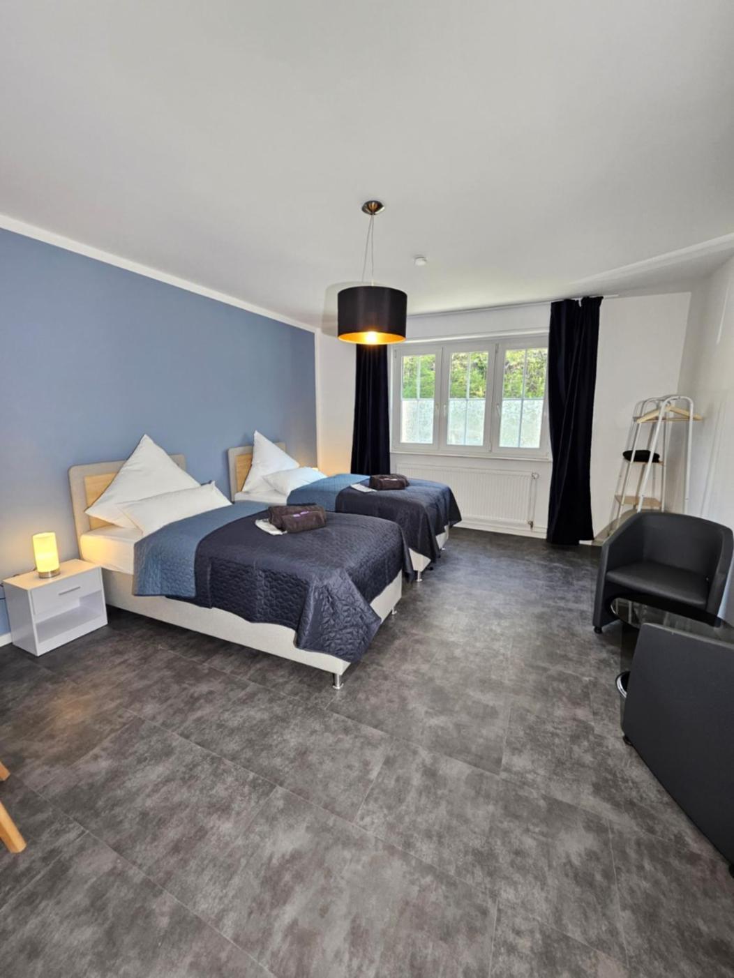 Modern Homes - Voll Ausgestatte Wohnung - Balkon - Hotelbetten - 4K Tv - Wlan Moers Bagian luar foto