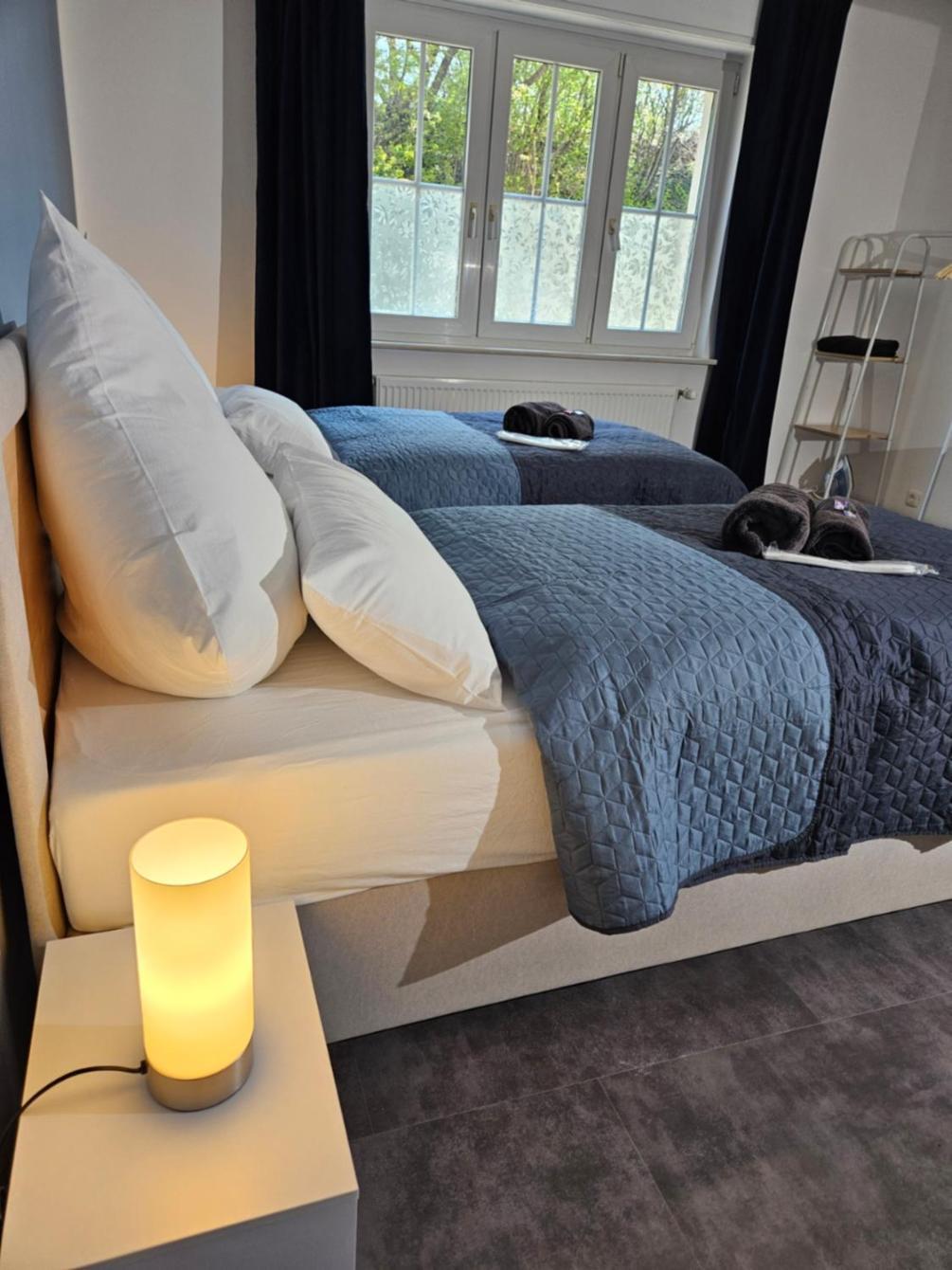 Modern Homes - Voll Ausgestatte Wohnung - Balkon - Hotelbetten - 4K Tv - Wlan Moers Bagian luar foto