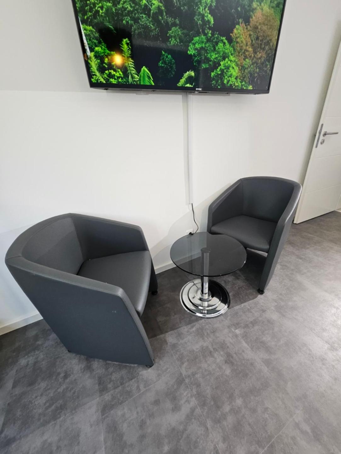Modern Homes - Voll Ausgestatte Wohnung - Balkon - Hotelbetten - 4K Tv - Wlan Moers Bagian luar foto