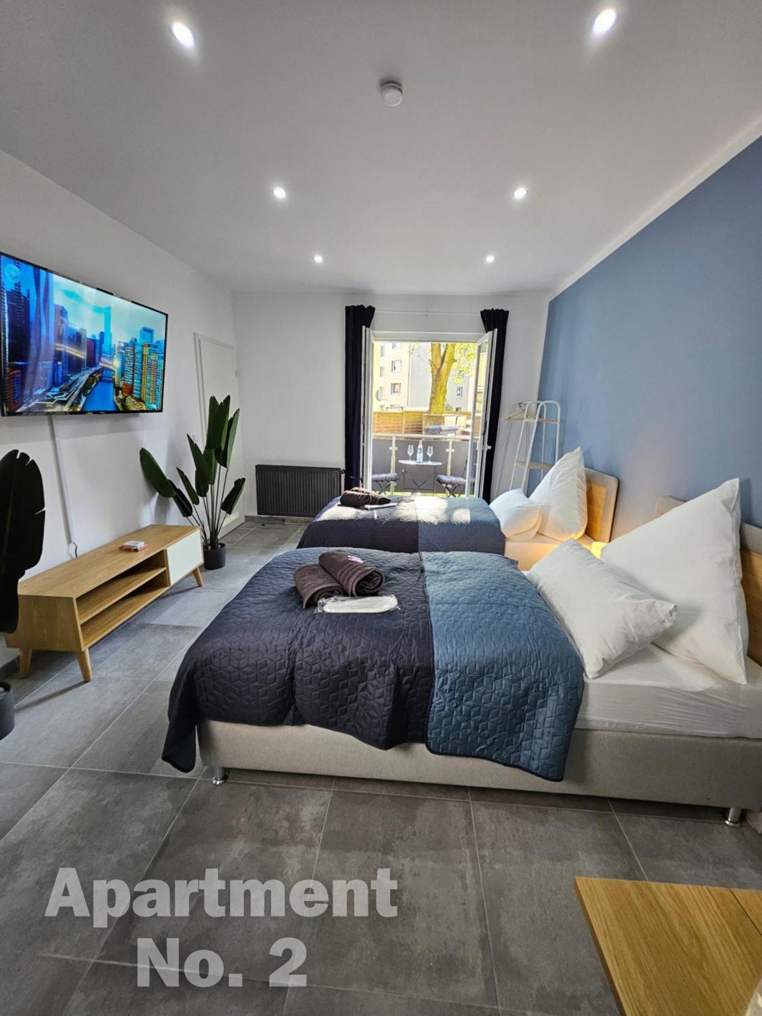 Modern Homes - Voll Ausgestatte Wohnung - Balkon - Hotelbetten - 4K Tv - Wlan Moers Bagian luar foto
