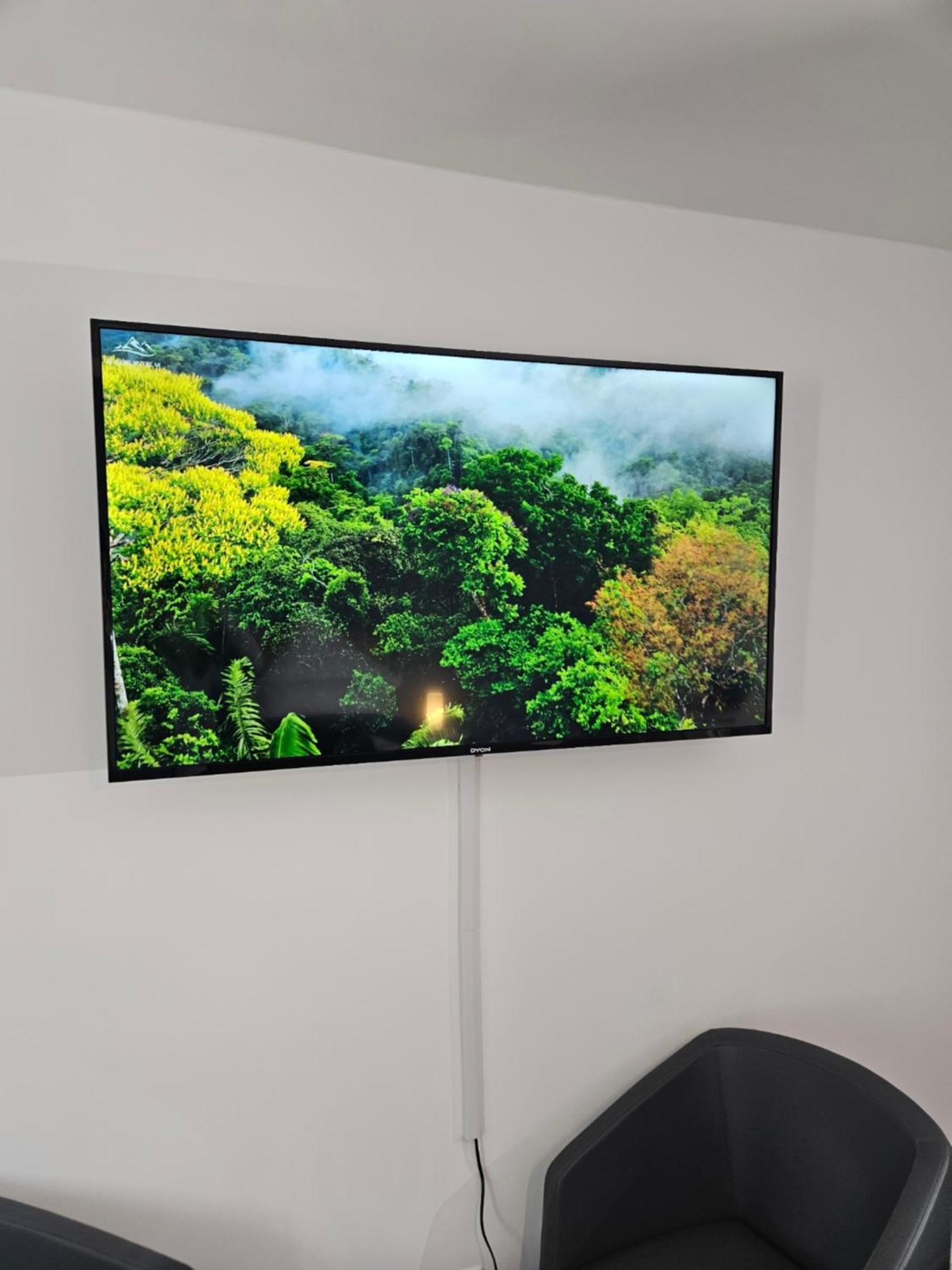 Modern Homes - Voll Ausgestatte Wohnung - Balkon - Hotelbetten - 4K Tv - Wlan Moers Bagian luar foto